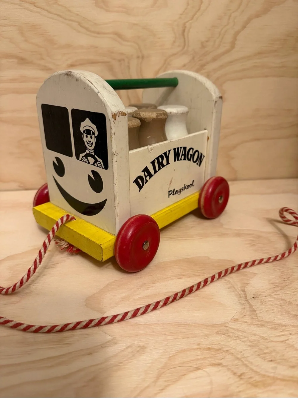 Playskool vintage 1959’s White & Red Dairy Wagon Pull Toy with all 6 milk bottle